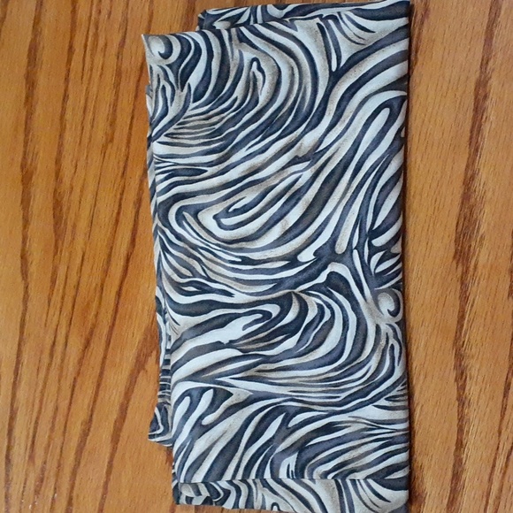 T.R. Bentley Polyester Animal Print Button Up Shirt, Size L - Picture 10 of 10